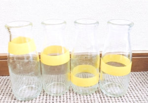 モンテッソーリ手作り牛乳瓶で砂遊び