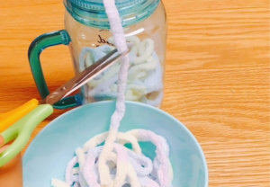 モンテッソーリのはさみの練習